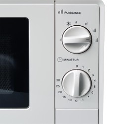 FOUR MICRO-ONDE 20 LITRES 700 WATTS