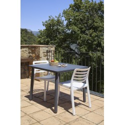 CHAISE POLYPROPYLENE ROUGE PIEDS ALUMINIUM ANODISÉ